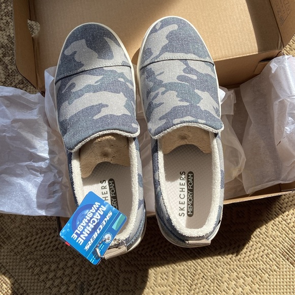 Skechers women’s size 7 Camo memory foam sneakers - Picture 5 of 7